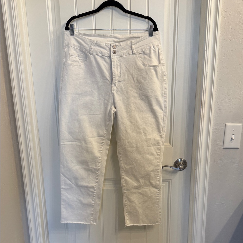 Women’s high waisted straight leg ankle raw hem jeans